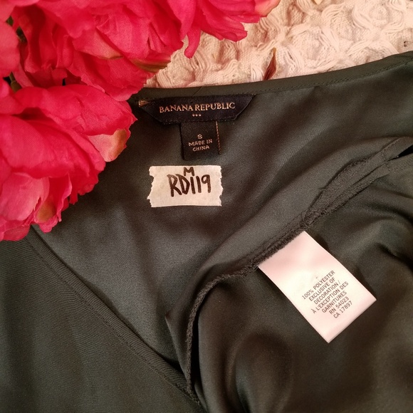 🌻🌺🌻BANANA REPUBLIC CUTE SOFT BLOUSE!! - Picture 4 of 5